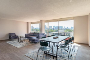 Penthouse Near Masaryk Sleeps 16 Pet Friendly